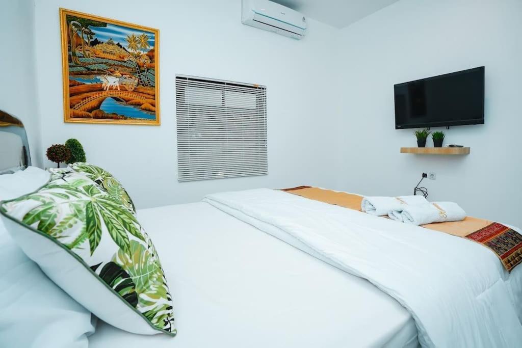 Kemang Eleven Hotel Jakarta Ngoại thất bức ảnh