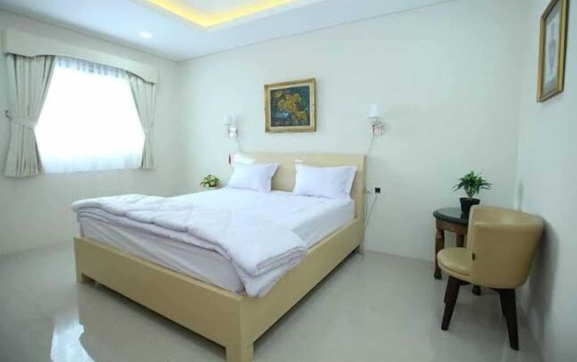 Kemang Eleven Hotel Jakarta Ngoại thất bức ảnh