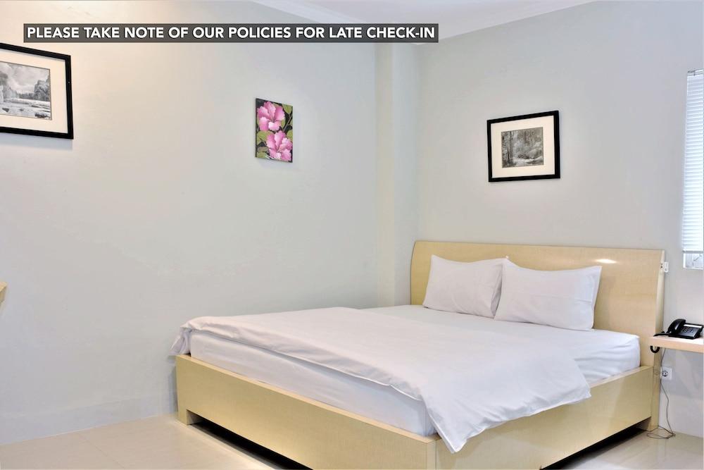 Kemang Eleven Hotel Jakarta Ngoại thất bức ảnh